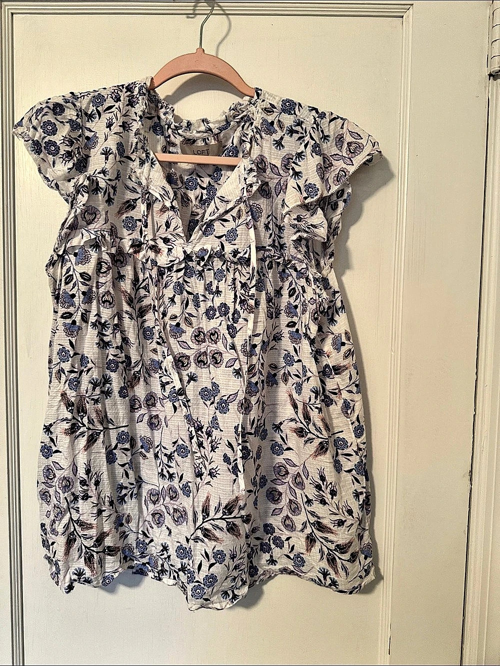 LOFT Floral Ruffle Blouse in White & Blue Size XL
